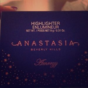 Anastasia Beverly Hills Amrezy Highlight